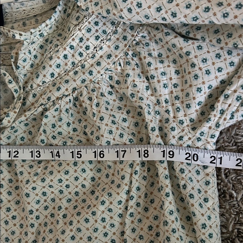 Universal Thread White and Blue Patterned Blouse - Picture 11 of 13